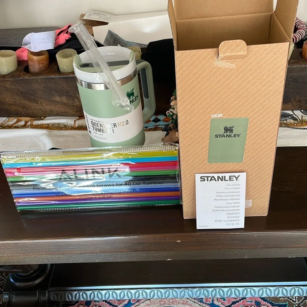 🌟HOST PICK🌟NIB “Stanley” Stunning Green Color with a 12 pack of straws/2brushes - Picture 2 of 9